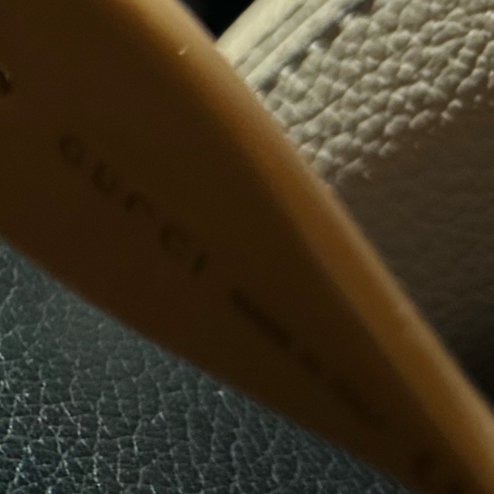 Gucci Brown and Cream Square Sunglasses
Perfect Condition - Picture 6 of 6